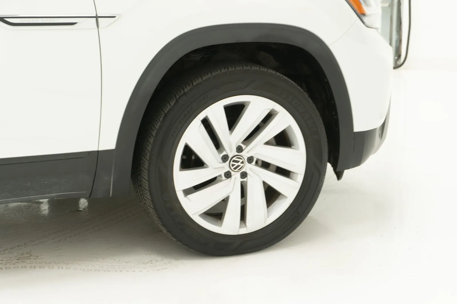 2023 Volkswagen Atlas Cross Sport 2.0T SE w/Technology