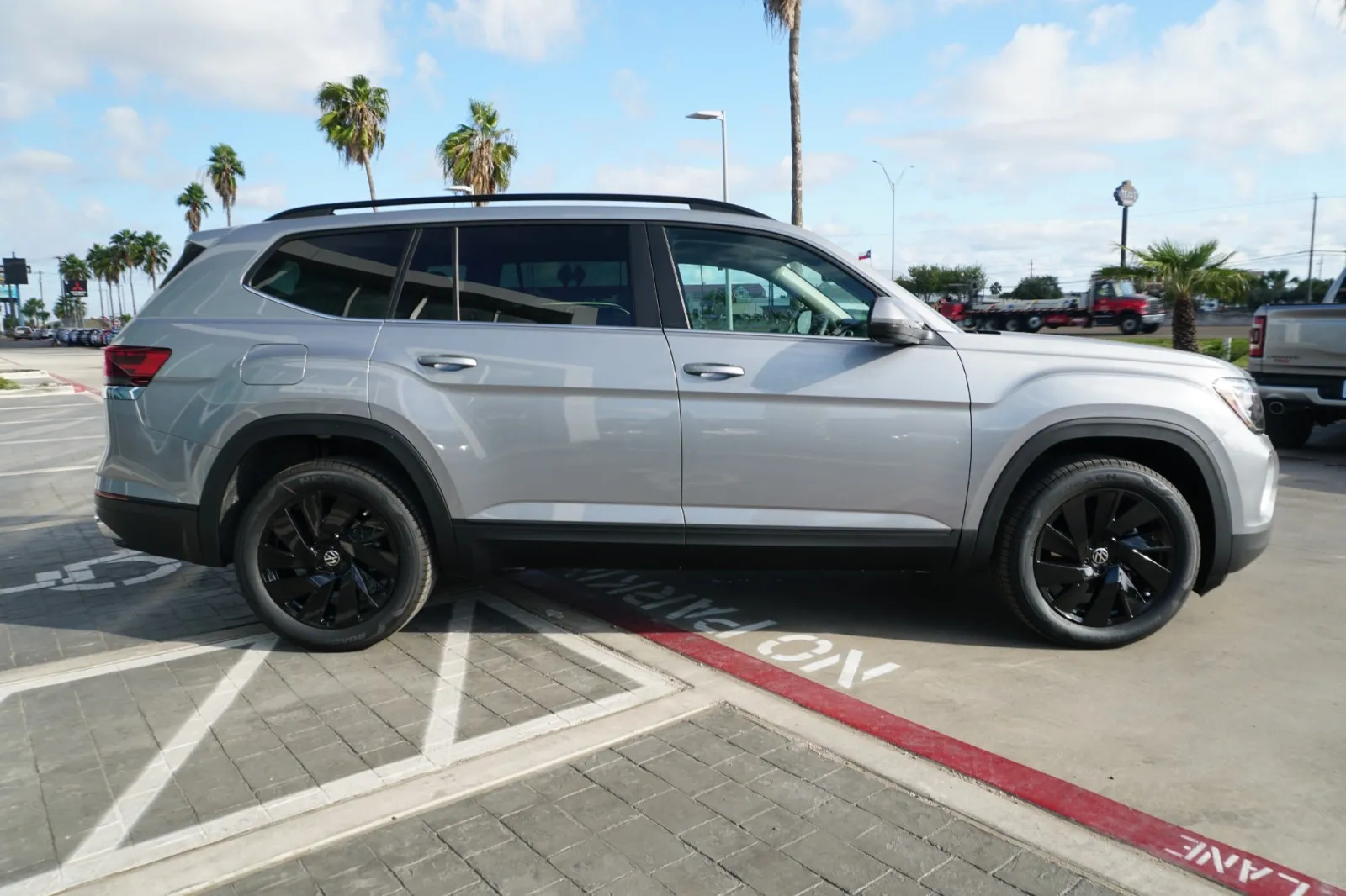 2026 Volkswagen Atlas 2.0T SE w/Technology