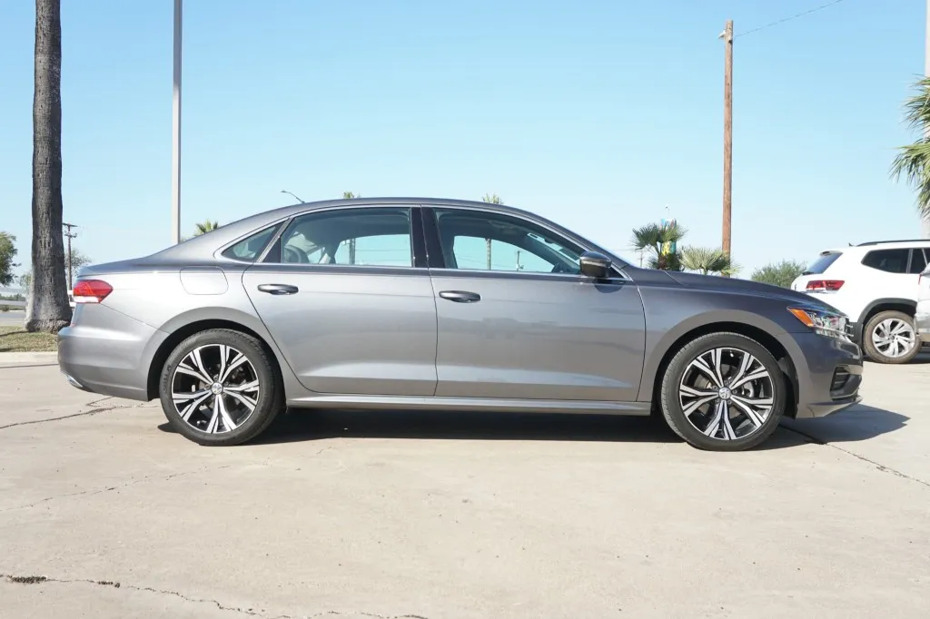 2022 Volkswagen Passat SE photo 5