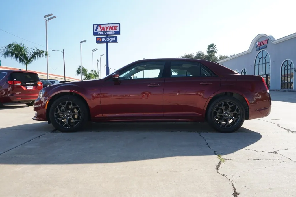 2022 Chrysler 300 Touring L photo 12