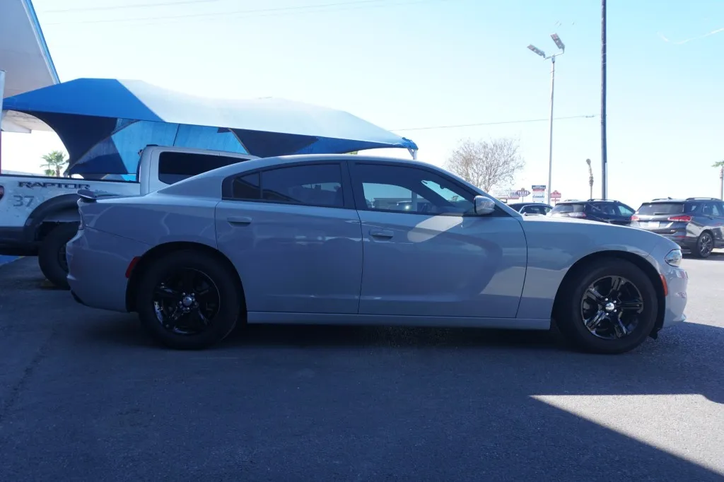 2021 Dodge Charger SXT photo 3