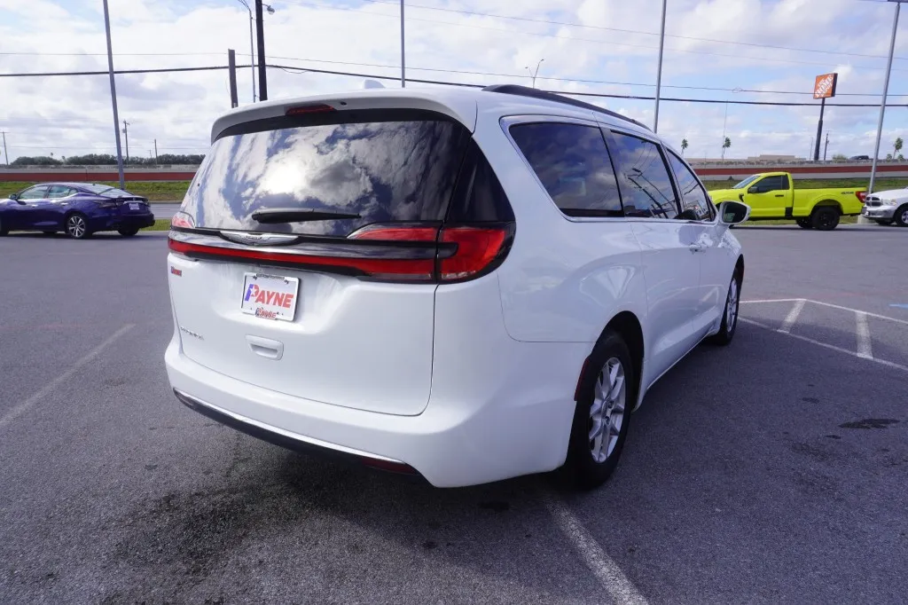 2022 Chrysler Pacifica Touring L photo 8