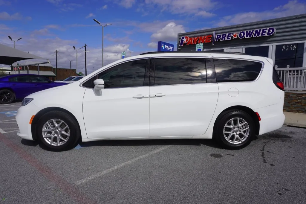 2022 Chrysler Pacifica Touring L photo 13