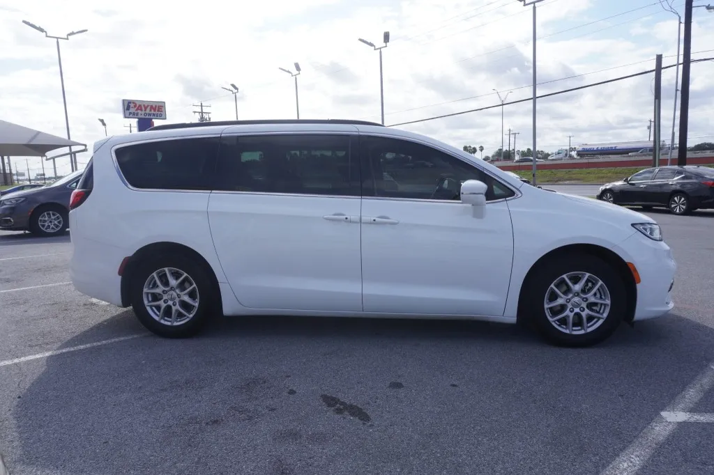 2022 Chrysler Pacifica Touring L photo 5