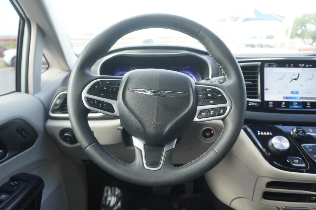 2022 Chrysler Pacifica Touring L photo 27