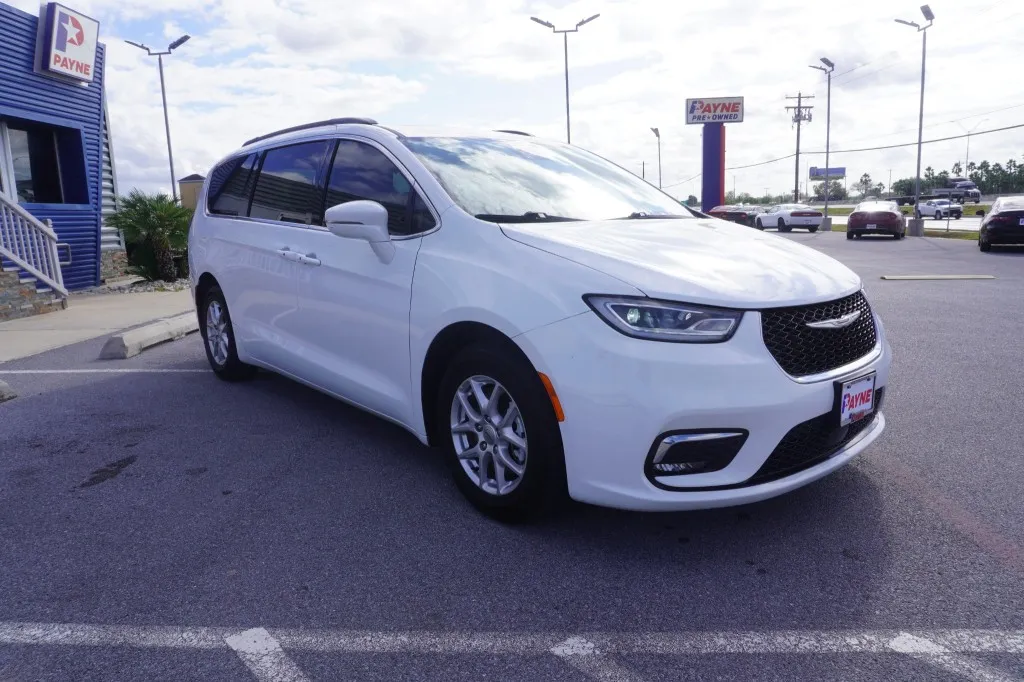 2022 Chrysler Pacifica Touring L photo 3