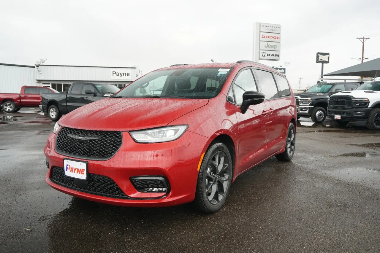 2026 Chrysler Pacifica Select