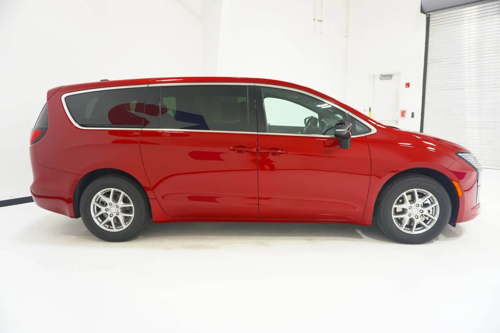 2027 Chrysler Pacifica Select