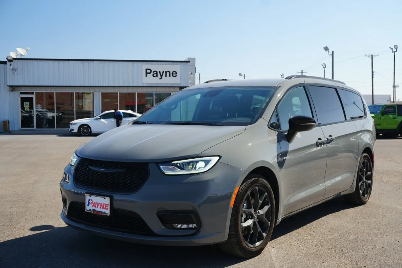 2024 Chrysler Pacifica Touring L