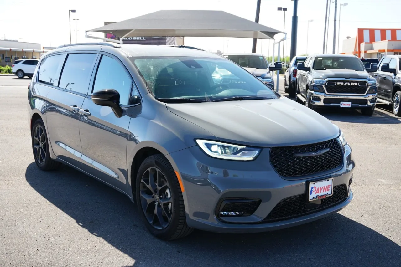 2024 Chrysler Pacifica Touring L