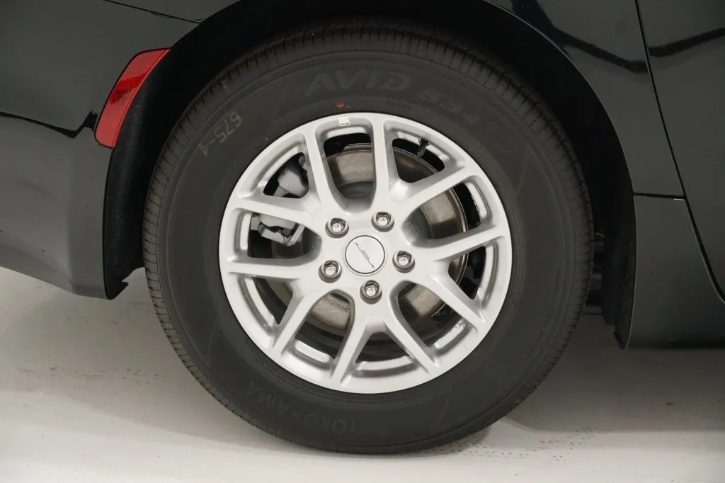 2027 Chrysler Pacifica Select