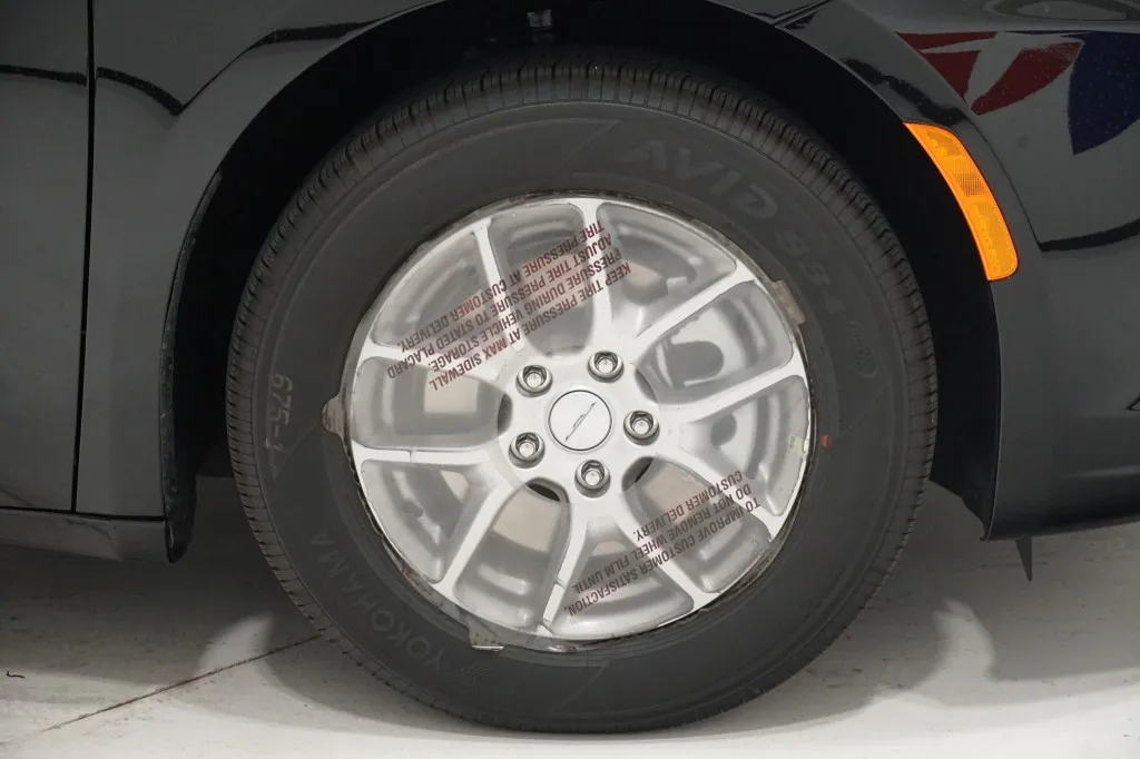 2027 Chrysler Pacifica Select