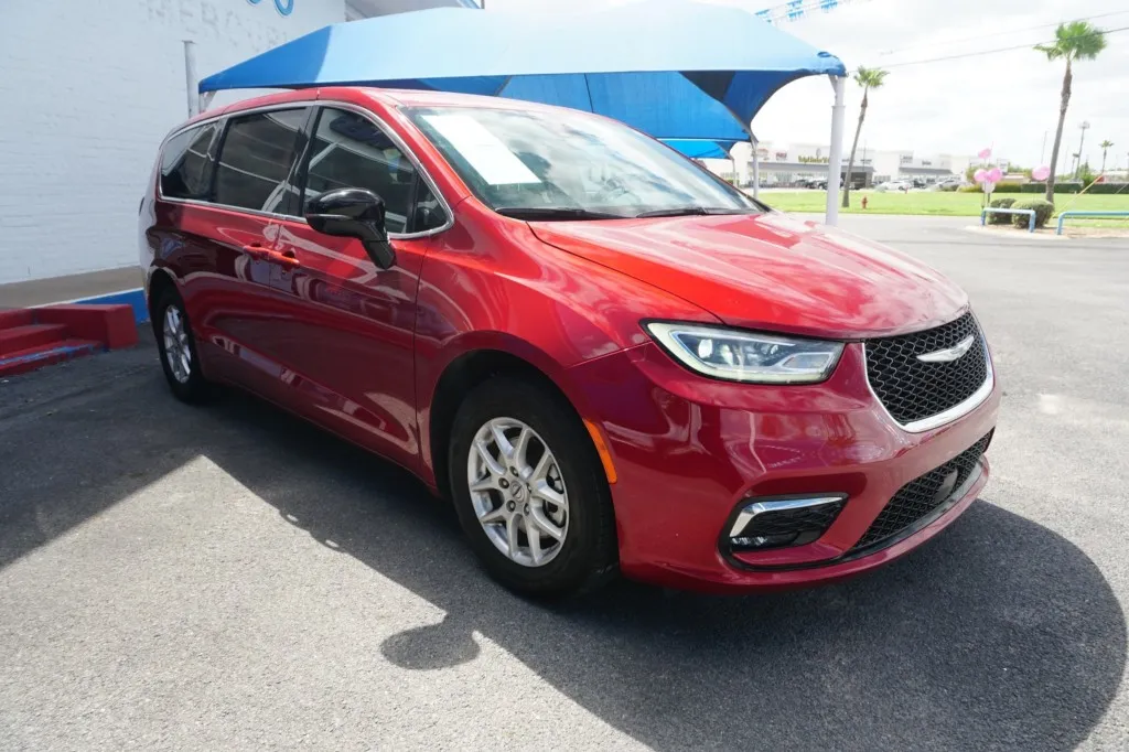2025 Chrysler Pacifica Select