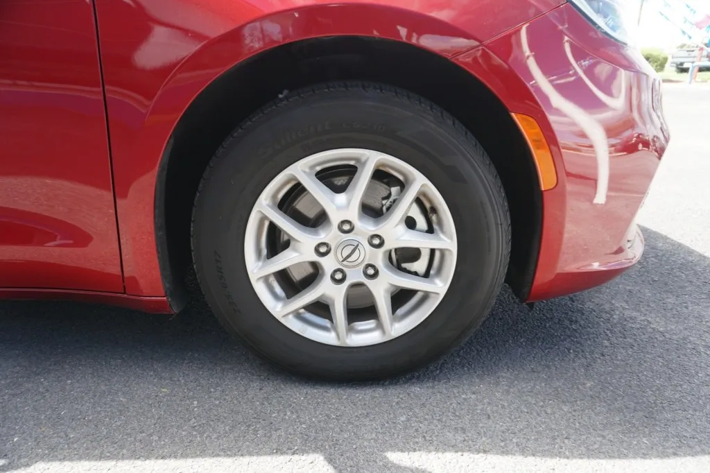 2025 Chrysler Pacifica Select