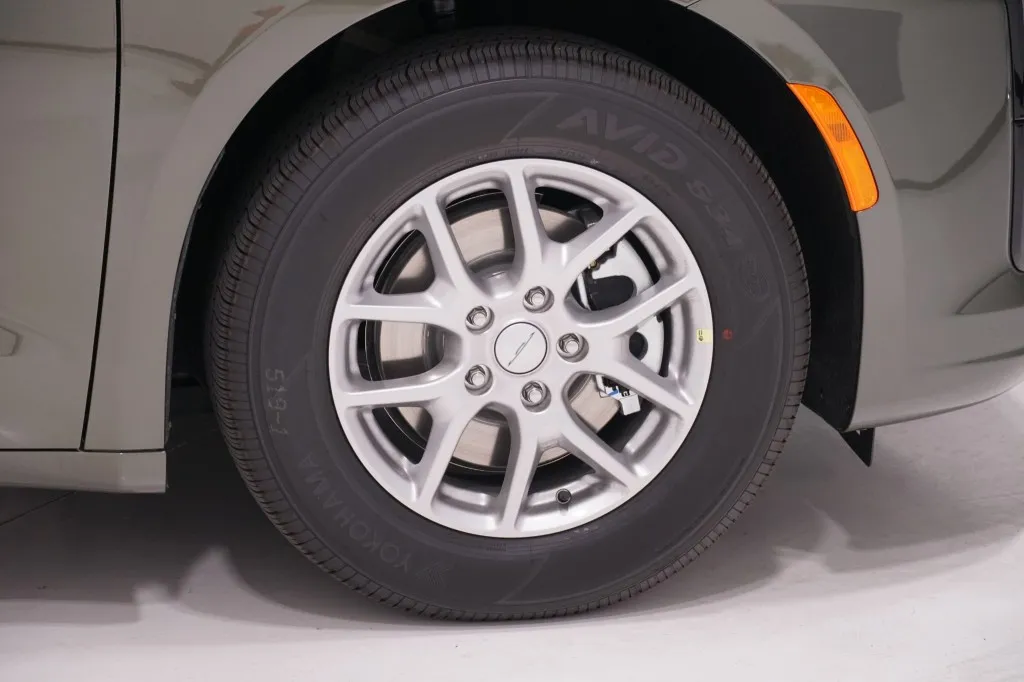 2027 Chrysler Pacifica Select