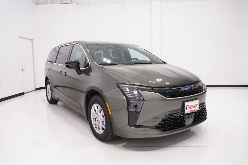 2027 Chrysler Pacifica Select
