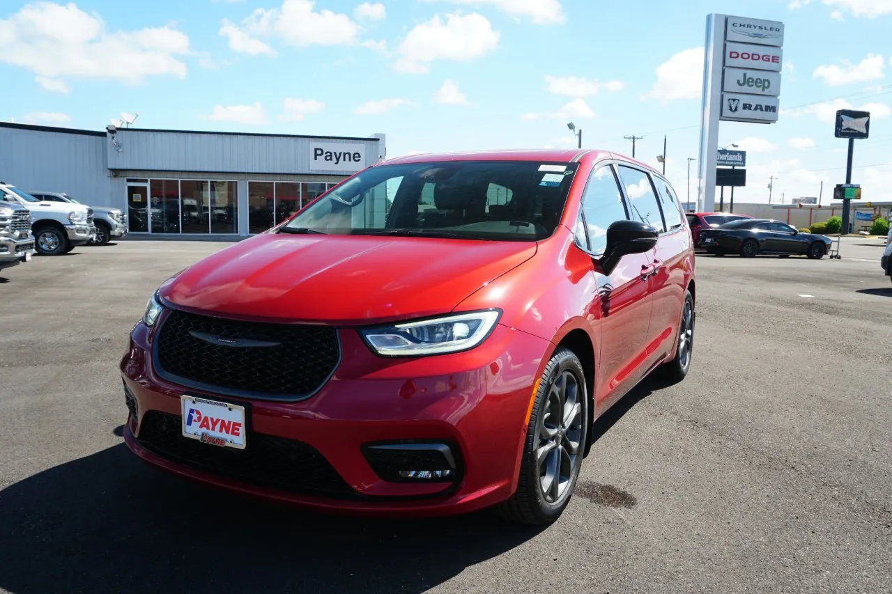 2026 Chrysler Pacifica Select
