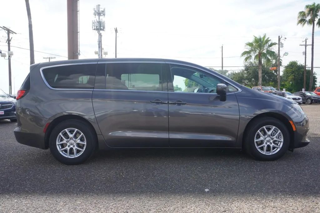 2023 Chrysler Voyager (fleet-only) LX