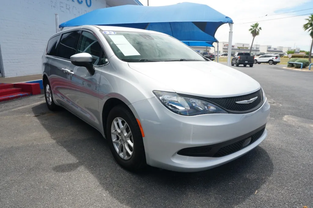 2023 Chrysler Voyager LX LX