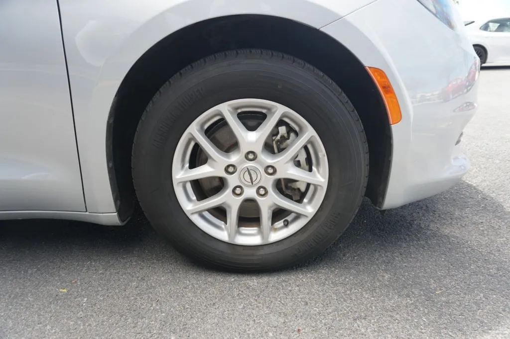 2023 Chrysler Voyager LX LX