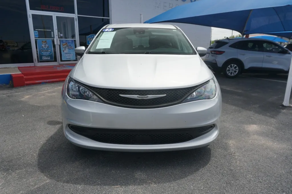 2023 Chrysler Voyager LX LX