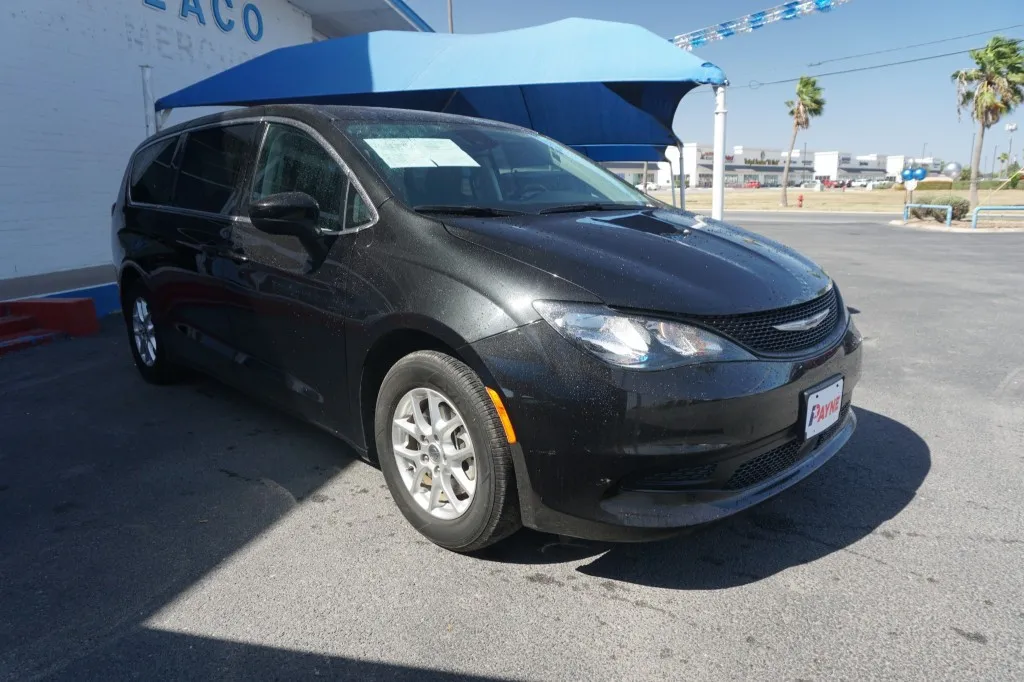 2023 Chrysler Voyager (fleet-only) LX