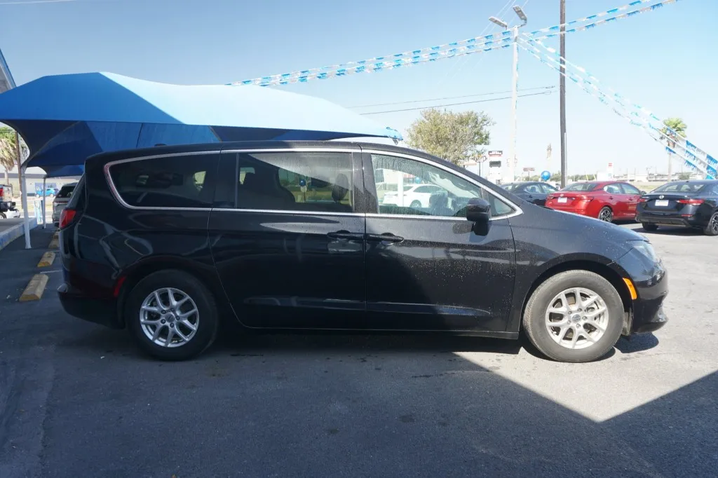 2023 Chrysler Voyager (fleet-only) LX