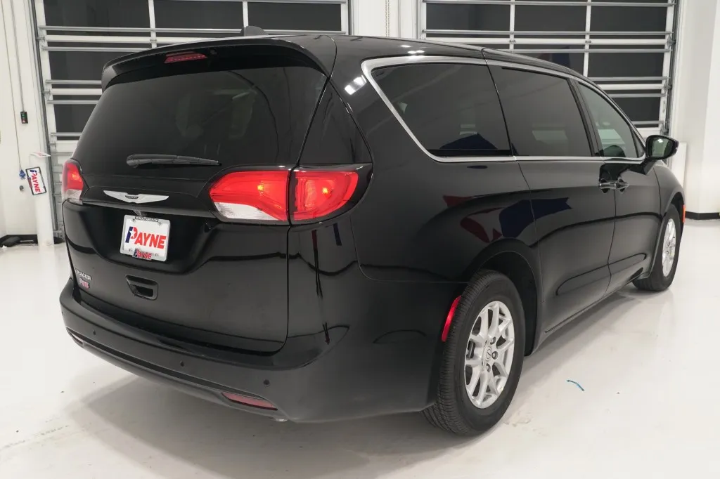 2026 Chrysler Voyager LX