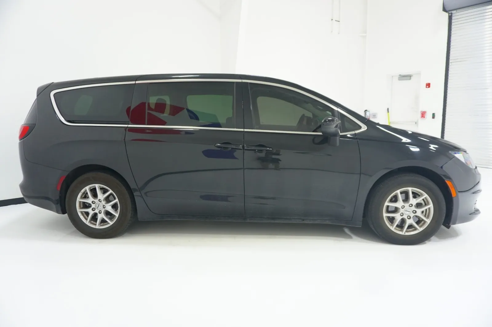 2023 Chrysler Voyager (fleet-only) LX