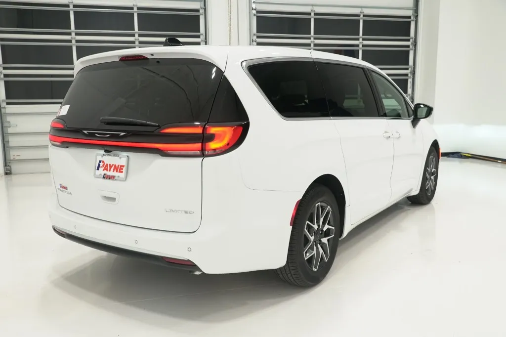 2027 Chrysler Pacifica Limited