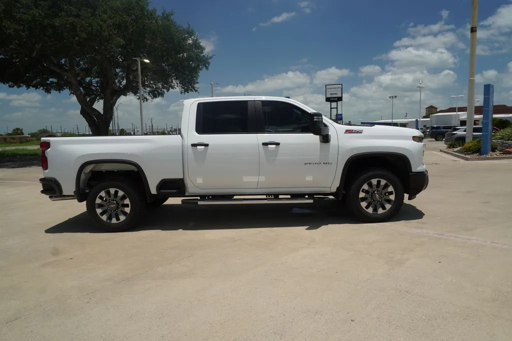 2026 Chevrolet Silverado 2500HD Custom