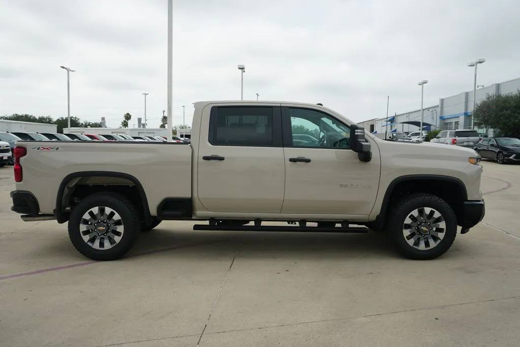 2026 Chevrolet Silverado 2500HD Custom