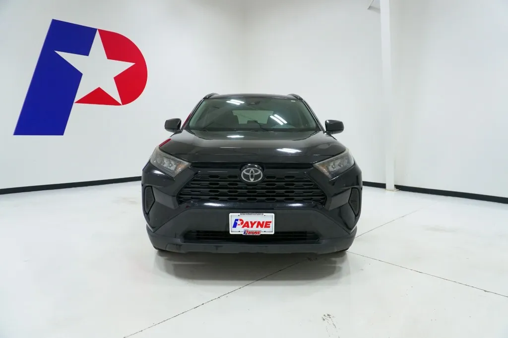 2019 Toyota RAV4 LE photo 2