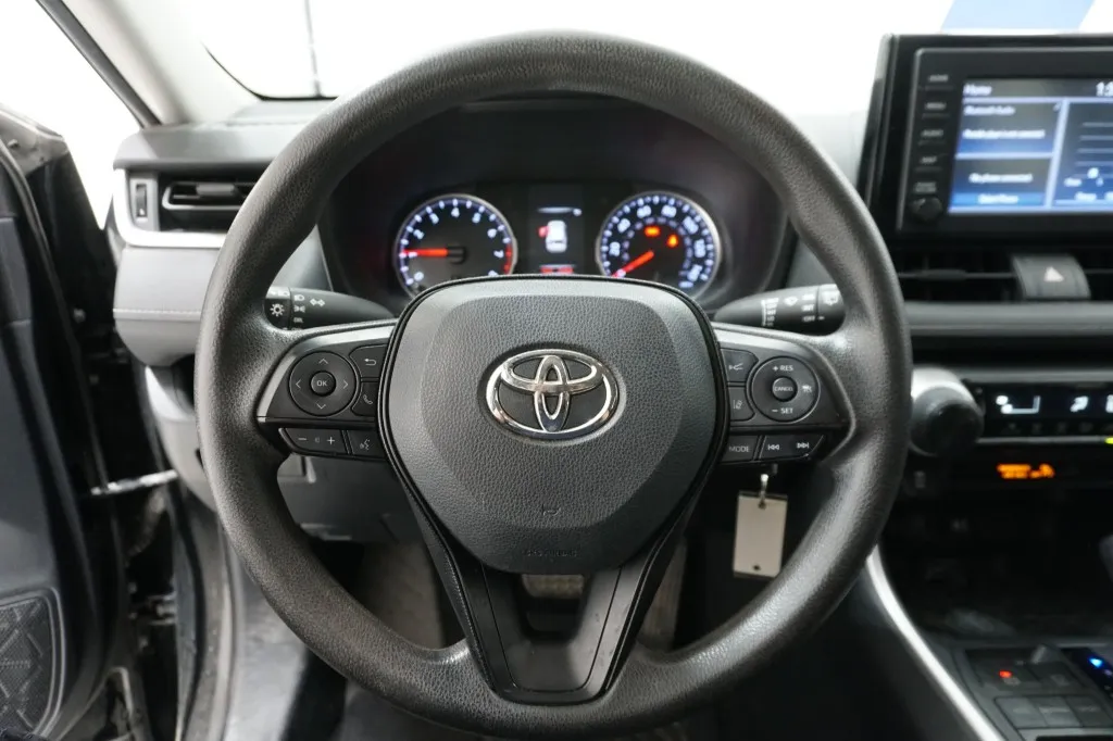 2019 Toyota RAV4 LE photo 21