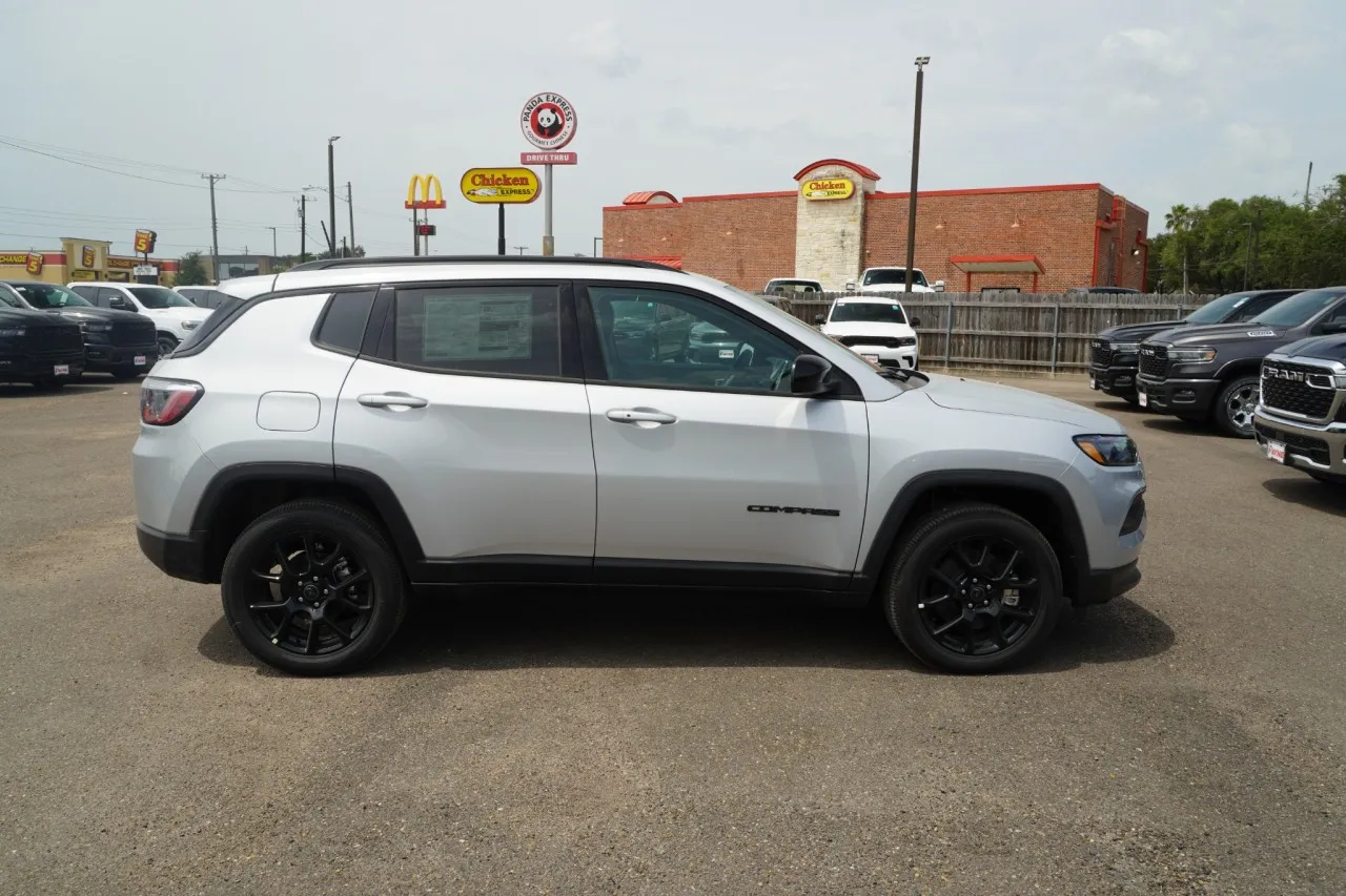 2026 Jeep Compass Latitude Altitude