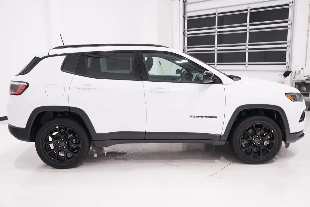 2027 Jeep Compass Latitude Altitude
