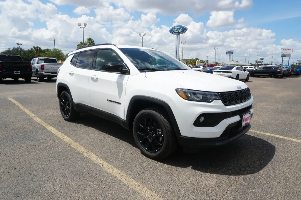 2026 Jeep Compass Latitude Altitude