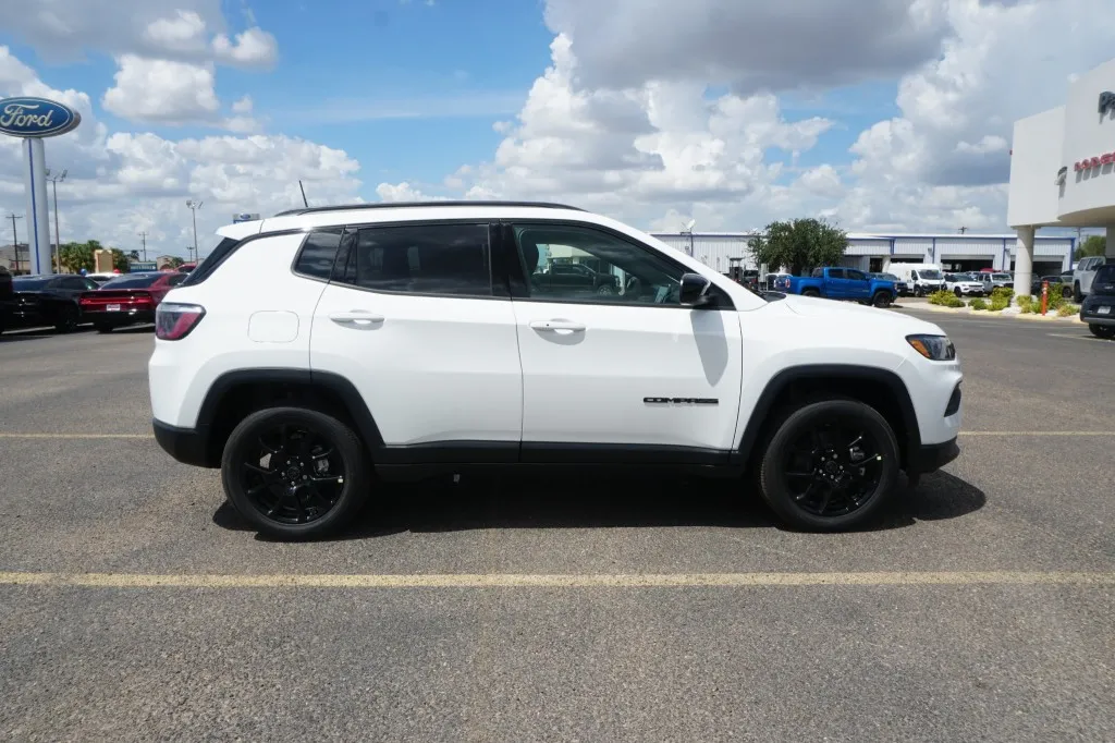 2026 Jeep Compass Latitude Altitude