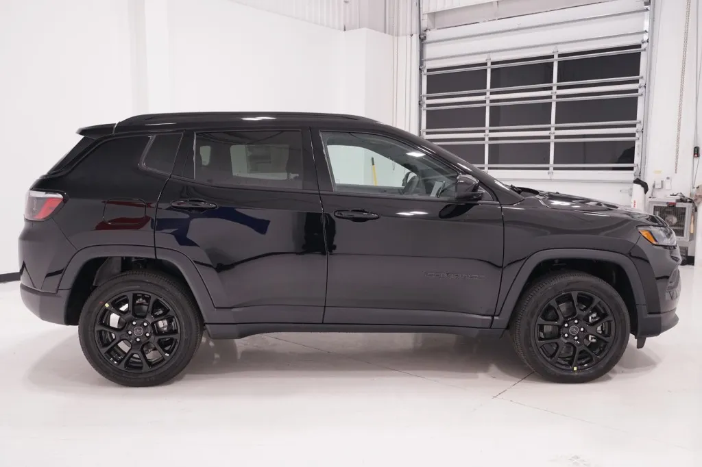 2027 Jeep Compass Latitude Altitude