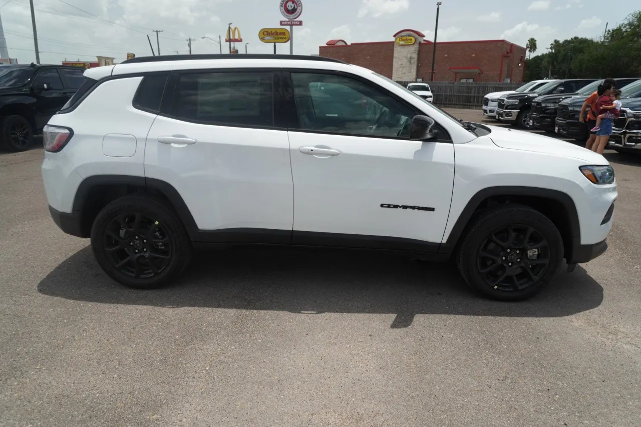 2026 Jeep Compass Latitude Altitude