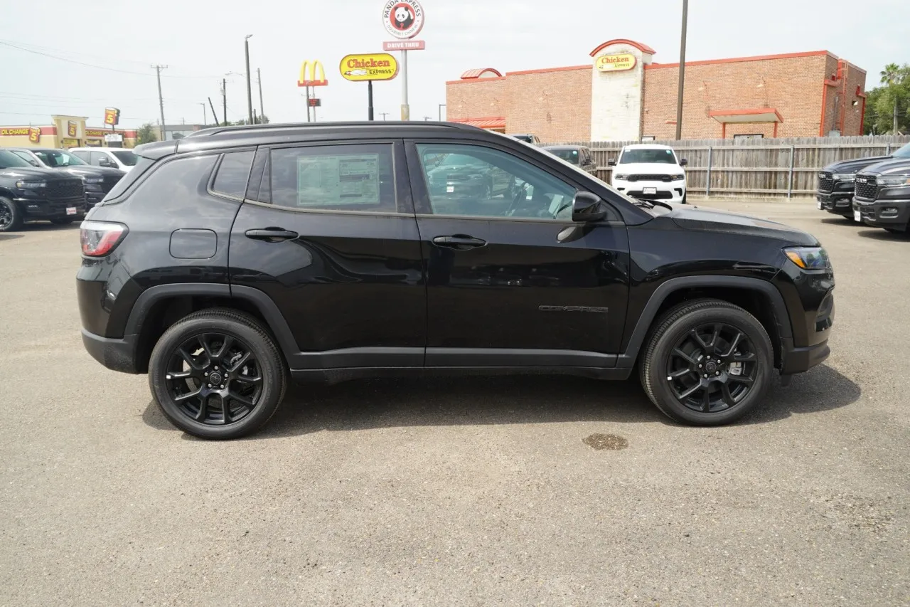 2026 Jeep Compass Latitude Altitude