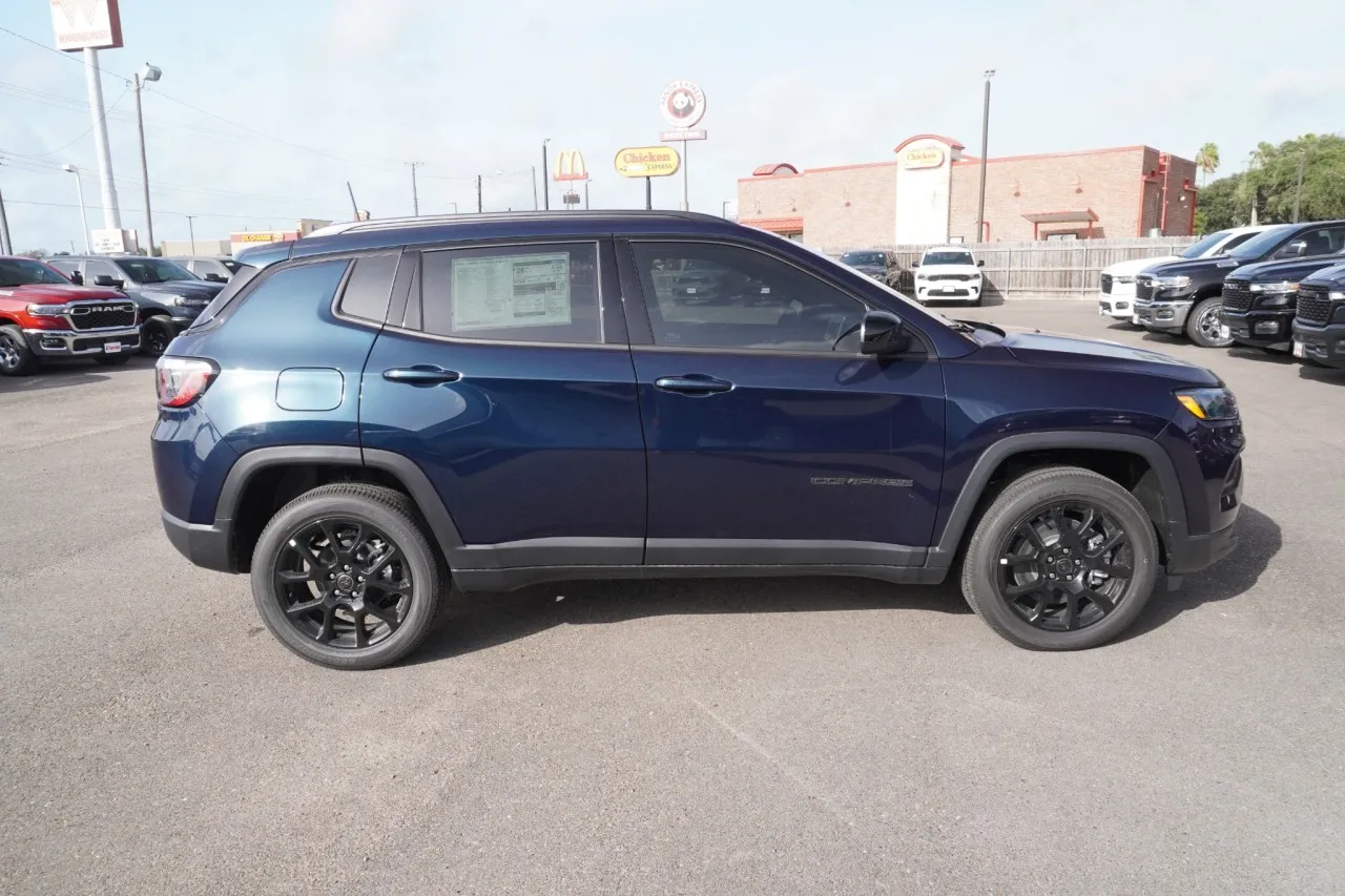 2026 Jeep Compass Latitude Altitude