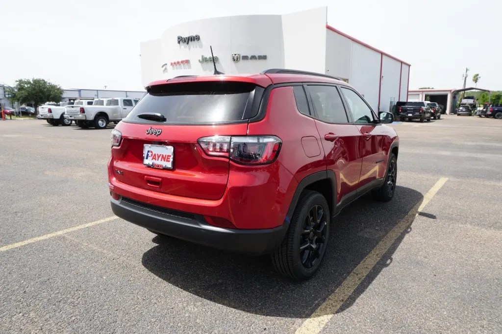 2026 Jeep Compass Latitude Altitude