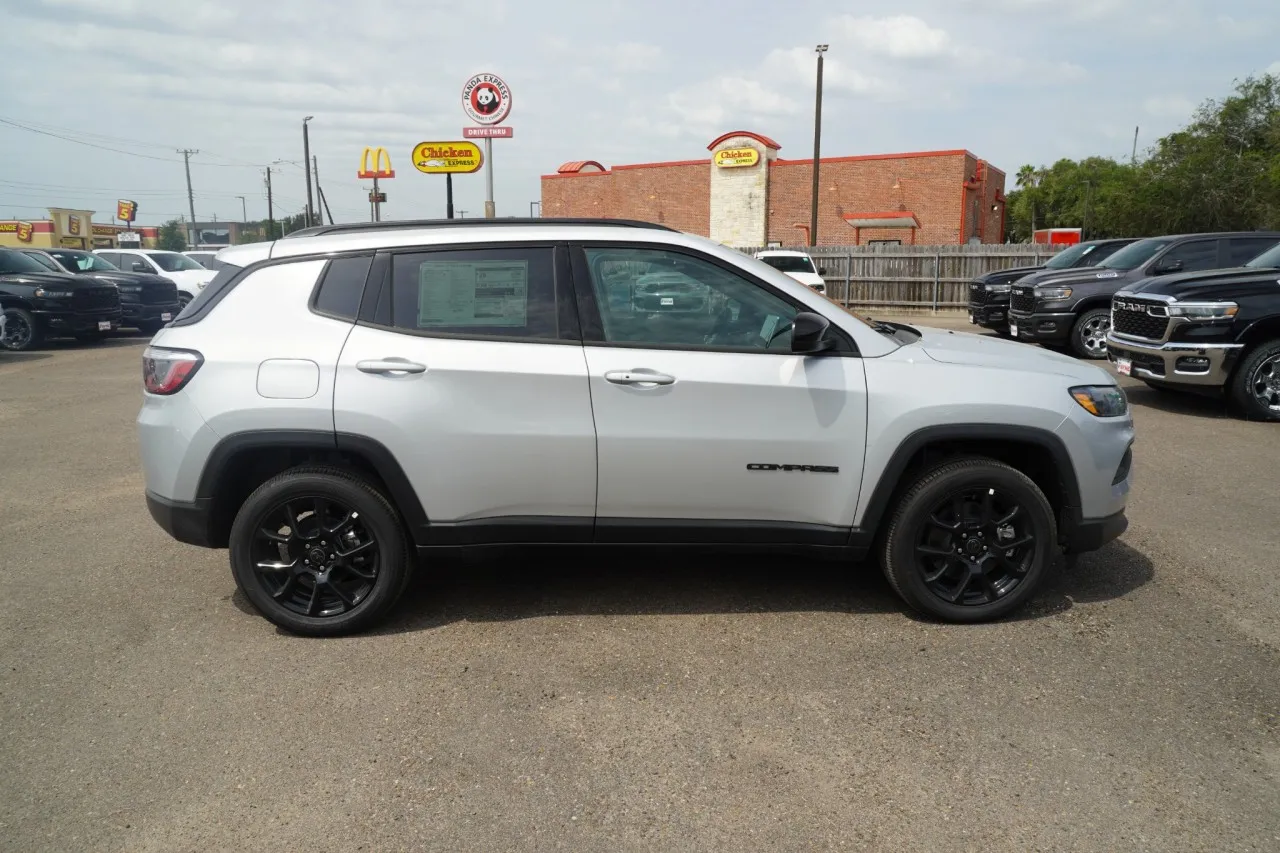 2026 Jeep Compass Latitude Altitude