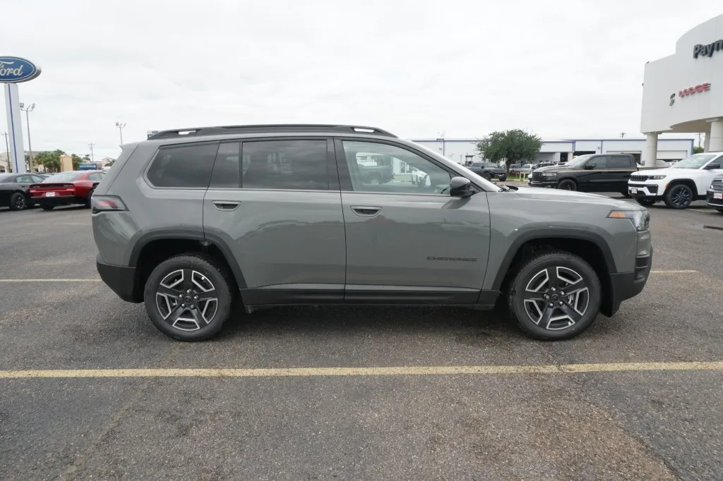 2026 Jeep Cherokee Laredo