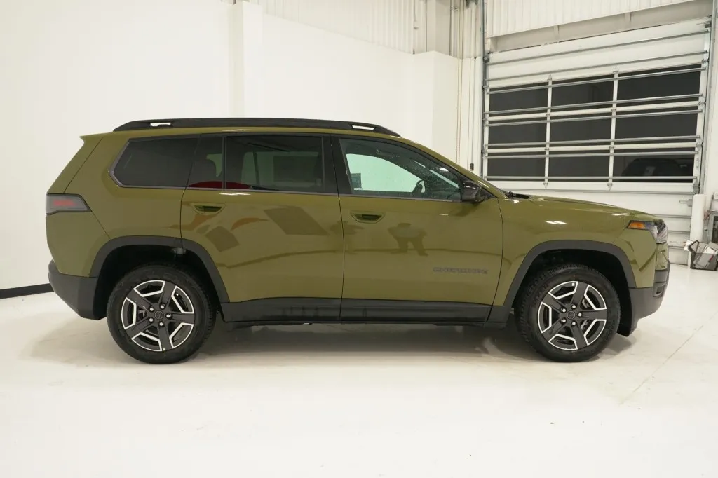2026 Jeep Cherokee Laredo