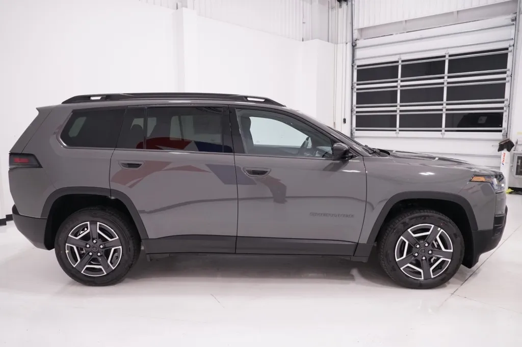 2027 Jeep Cherokee Laredo