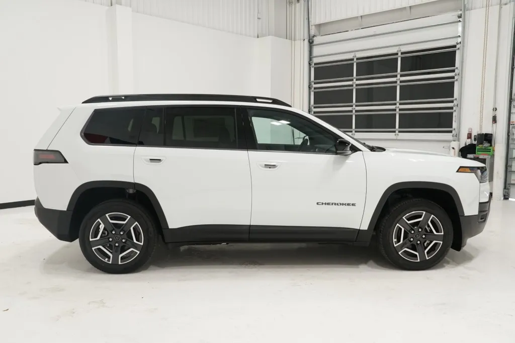 2026 Jeep Cherokee Laredo
