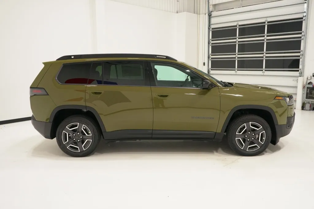 2026 Jeep Cherokee Laredo