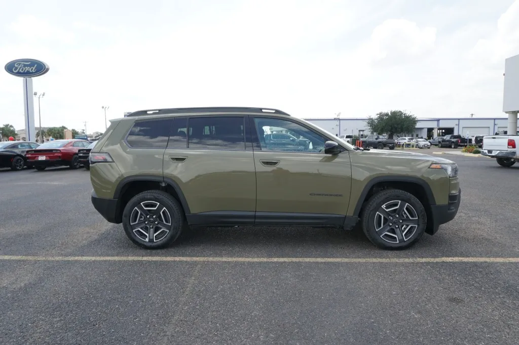 2026 Jeep Cherokee Laredo